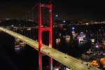 15 Temmuz Şehitler Köprüsü’nde yılbaşı coşkusu havadan görüntülendi