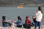 1700 rakımdaki doğa harikası göl turistlerin ilgi odağı 