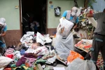 2 çöp evden 43 kamyon atık çıkarıldı