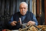 2 metrekarelik dükkanda 48 yıldır mesleğini icra ediyor