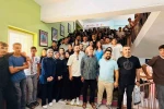 20 yıldır görev yaptığı okuldan alkışlar eşliğinde hüzünle ayrıldı