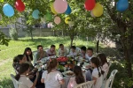 3 yıldır öğrencilere bahçesini açan çift, bu yıl da geleneği bozmadı