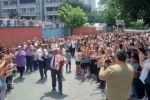 44 Yıllık eğitime adanmış bir hayat: Okul müdürü gözyaşları arasında emekliye ayrıldı