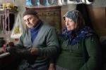 64 yıllık ayakkabı tamircisi, her sabah dükkanını eşiyle açıyor 