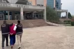 77 yıl hapis cezasıyla aranan firari şahıs, kurye kılığındaki polisin ’Yemek siparişi getirdim’ sözleriyle yakalandı