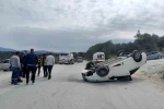 80 yaşındaki sürücü takla atan araçtan sağ çıktı
