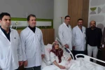 87 yaşındaki hastanın karnından 4,5 kilogramlık tümör çıkarıldı