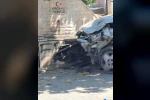 94 yaşındaki sürücü park halindeki araçlara çarptı