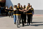 Adana’da haraç isteyen çeteye operasyon: 12 silah ile 54 bin hap ele geçirildi