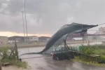 Adana’da kuvvetli rüzgar ve yağış ekili oldu, seralar zarar gördü