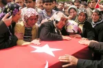 Adana’da şehit annesinin dramı: "Can verdim, evimde oturamıyorum"