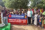 Afrikalı yetimlerin yüzü Kalbi Selim’le güldü