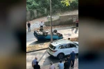 Ağaca çarpan otomobil ters döndü
