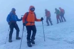 Ağrı Dağı’nda kar ve fırtına, dağcılara zorlu anlar yaşattı