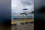 Akbük’te şiddetli rüzgar tekneyi sahile sürükledi