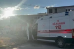 Alacaklarını alamayan işçiler çatıya çıktı 
