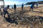 Alanya’da fırtına sonrası plajlarda temizlik yapıldı