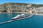 Alanya’ya Fransız bayraklı kruvaziyer demir attı