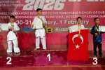 Alaşehirli karateciler Bakü’de madalyaları kaptı