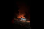 Alev alev yanan otomobil kullanılamaz hale geldi 