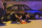Alkollü sürücü ayağı alçılı halde motosiklet kullandı, park halindeki otomobillere çarptı