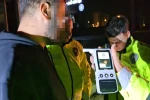 Alkollü sürücü kaza yaptı, yaralanan eşini suçladı: "Eşimle kavga ettik, direksiyonu kırdı"