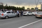 Alt geçit girişinde 4 otomobil çarpıştı: 2 yaralı