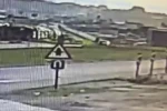 Ani manevra yapan motosikletliye otomobil çarptı