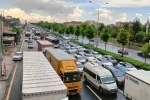 Ankara’da etkili olan yağış yolu kapattı