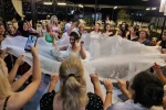 Anne, özel gereksinimli kızının gelinlik giyme hayalini gerçekleştirdi
