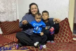 Annelerinin yüzünü ve dünyanın renklerini ilk defa gördüler