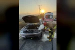 Antakya’da otomobilin motorundan alevler yükseldi