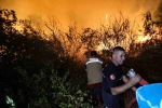 Antalya itfaiyesi üç ilçedeki yangınlara 13 araç ve çok sayıda personelle müdahale etti