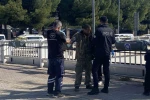 Antalya’da alt geçit demirlerine çıkan genci polis ikna edip indirdi