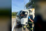 Antalya’da iki kamyonet çarpıştı: 2 yaralı