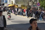 Antalya’da indirimli ikinci el giyim mağazası açılışı yoğun ilgi nedeniyle izdihama dönüştü
