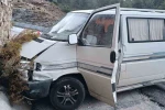 Antalya’da istinat duvarına çarpan aracın sürücüsü yaralandı
