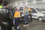 Antalya’da kontrolden çıkan otomobil bariyerlere çarptı: 3 yaralı