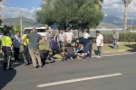 Antalya’da okul servisiyle çarpışan motosikletli ağır yaralandı