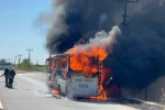 Antalya’da yolcu midibüsü alev alev yandı, sürücü yolcuları tahliye etti