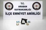 Araban’da şüpheli araçta ruhsatsız silah ele geçirildi: 1 gözaltı