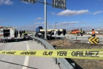 Araç bariyerlere ok gibi saplandı: Bir aile parçalandı