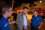 Aracı yakmak istedi, olay yerini gözlemlerken böyle yakalandı