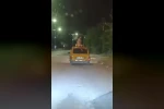 Aracın tavanında tehlikeli yolculuk