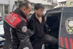 Araçtan uyuşturucu maddeyi attılar, yakalanınca ‘üzerimde bir şey yok" savunması yaptılar