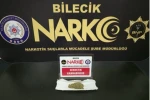 Aranan şahıs üzerinde uyuşturucuyla yakalandı