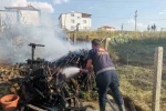 Arazideki odunların tutuşması sonucu yangın çıktı