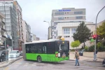 Arıza yapan halk otobüsü yolu kapattı