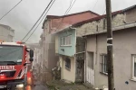 Arnavutköy’de 2 katlı evde korkutan yangın: 2 kişi dumandan etkilendi