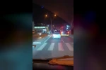 Arnavutköy’de araç üstünde tehlikeli yolculuk kamerada